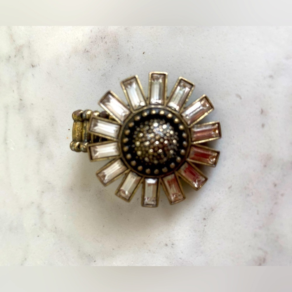 Avon Stretchy Daisy Ring